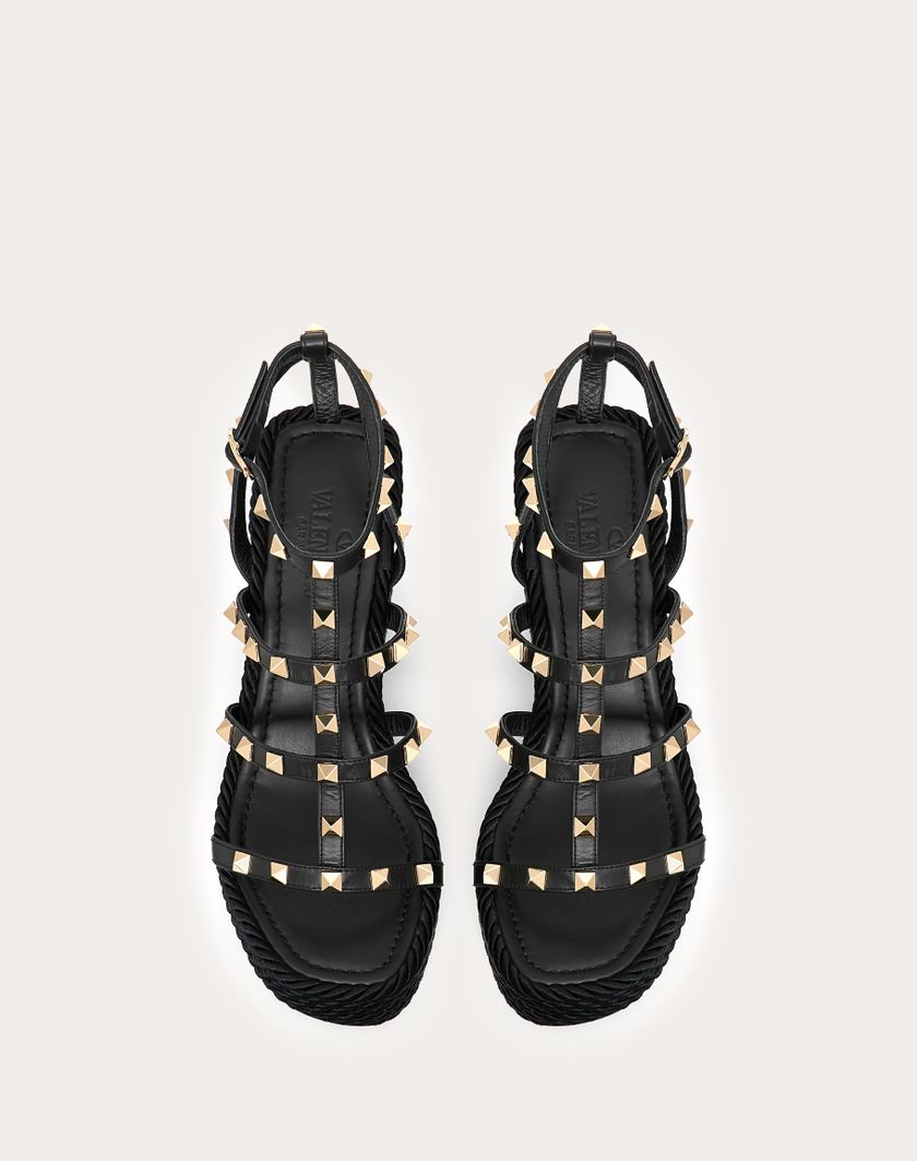 ROCKSTUD ANKLE STRAP WEDGE SANDAL IN CALFSKIN LEATHER 95 MM - Image 4